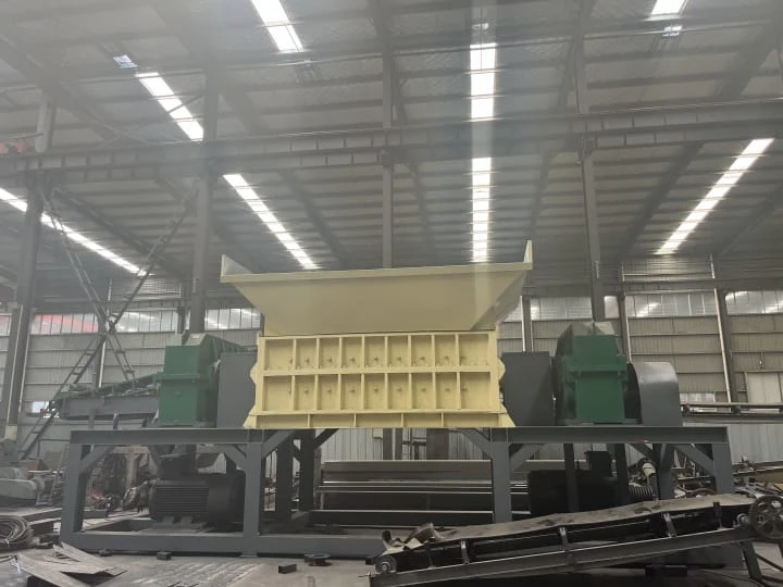 twin-shaft shredder for waste recycling
