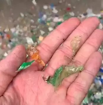 plásticos triturados