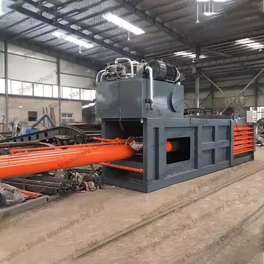 Hydraulic-push-pod-for-the-recycle-baler