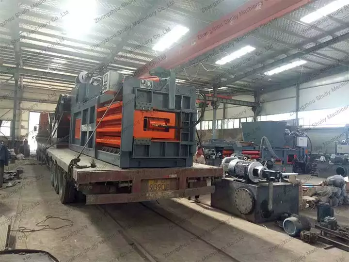 Automatic baling press for export
