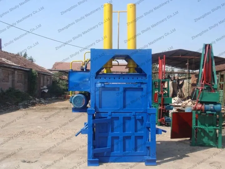 Hydraulic baler for waste recycling